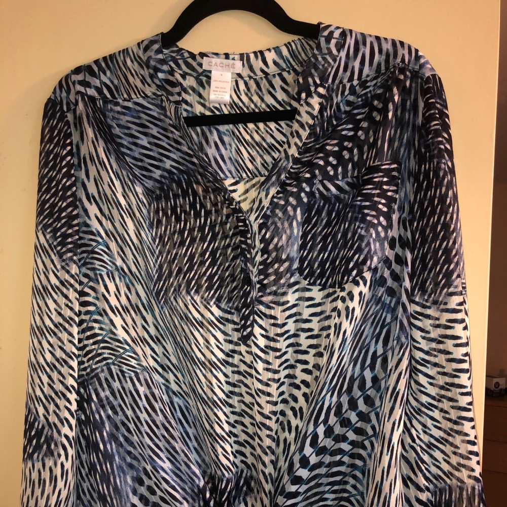 ADORABLE print Cache blouse. Workwear must have!!!